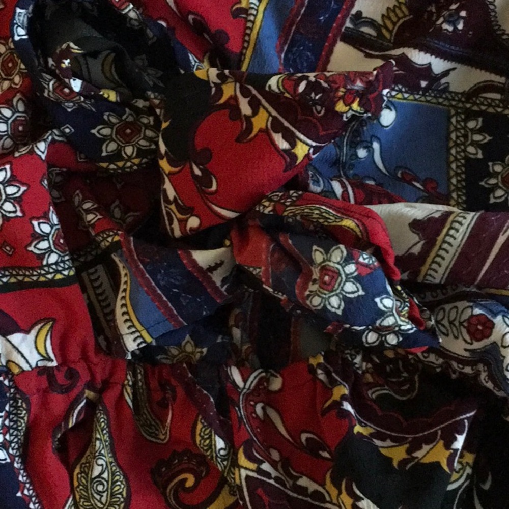 adorable, New York and Company romper. Front cut out with ties - Picture 2 of 3